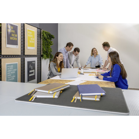 Notizbuch ca. A5 88Blatt 80 g/m&sup2; liniert hellgrau   linescape Hardcover SIGEL LS101 Produktbild Anwendungsdarstellung XL